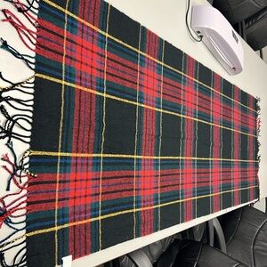 Scarf, never worn, plaid with fringes